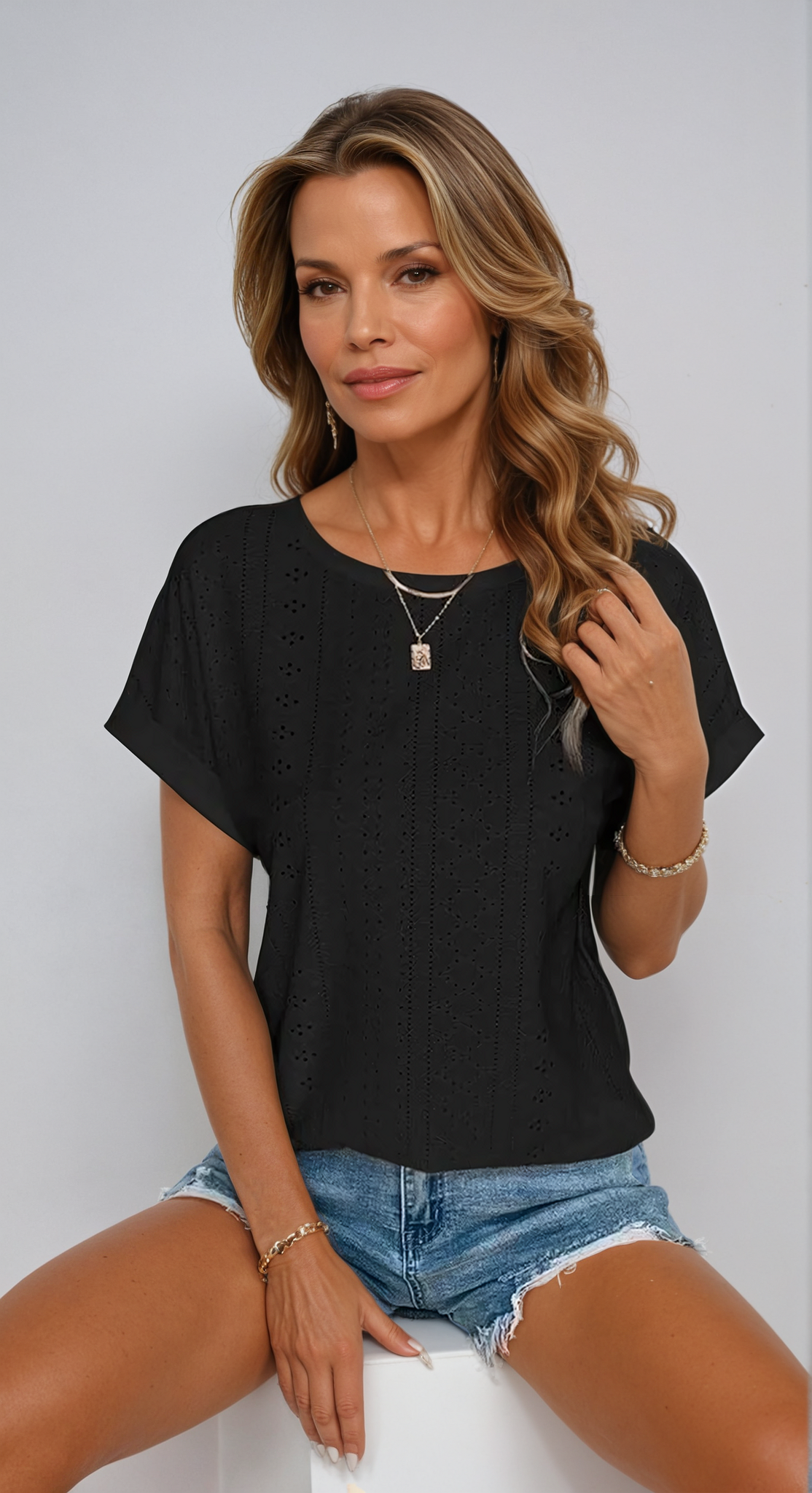 Manuela | Blouse À Œillets Pour Femme | De Nuit